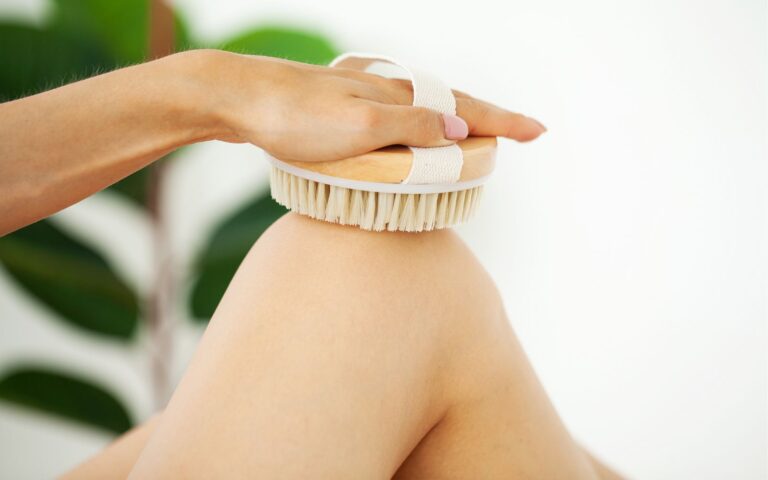 Perché spazzolare le gambe