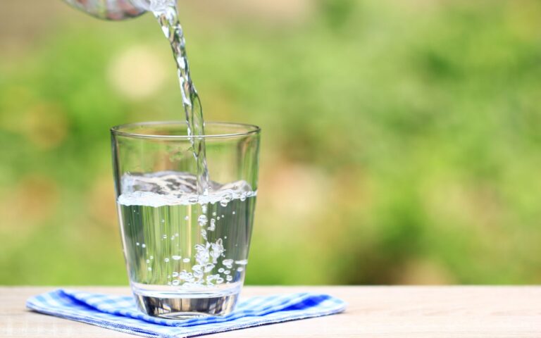 Benefici dell'acqua per la pelle
